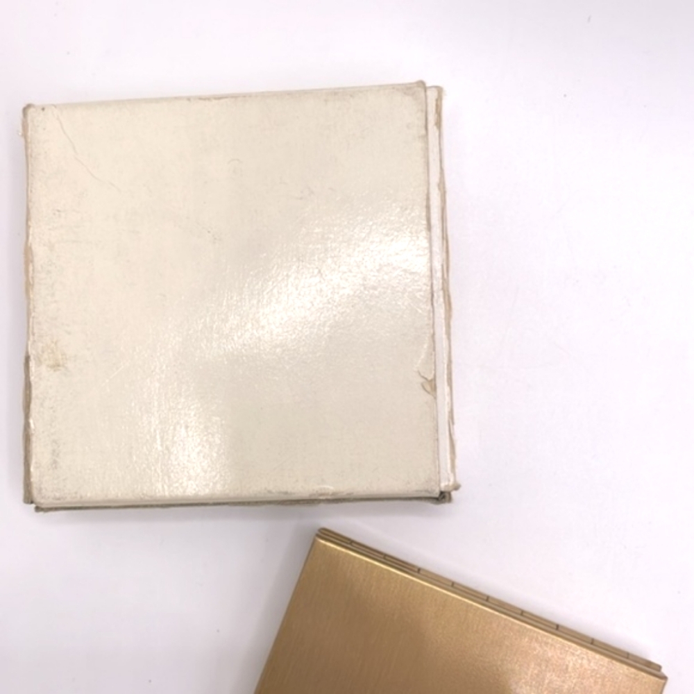 Volupte Vintage Gold Tone Compact 4-Leaf Clover with Original Box - Picture 10 of 15